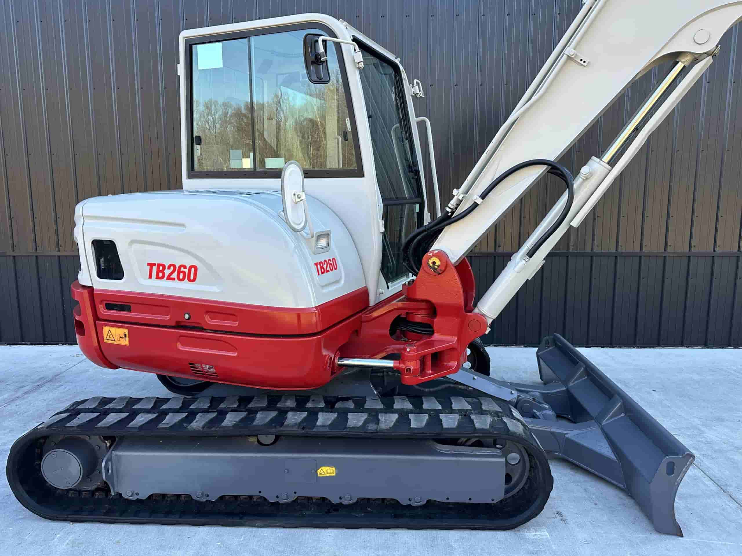 2018 TAKEUCHI TB260
